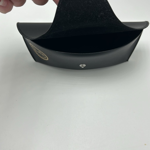 Ray- Ban Large Sunglass Case With Belt Loop - Picture 6 of 6